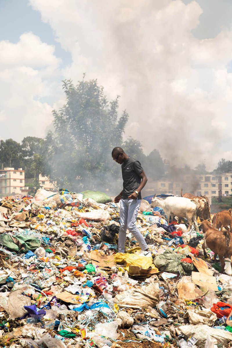 onjolo_kenya's tweet photo. Here am at #Mathare_slums in Kenya facing poor waste management program. Look at animals grazing at the site and you know what? It will be in our plates in a few😭😭, air pollution also
#mockcop26
#clim4tocomp
@MockCOP26
#ClimateAction https://t.co/Fz9EceA4Bw