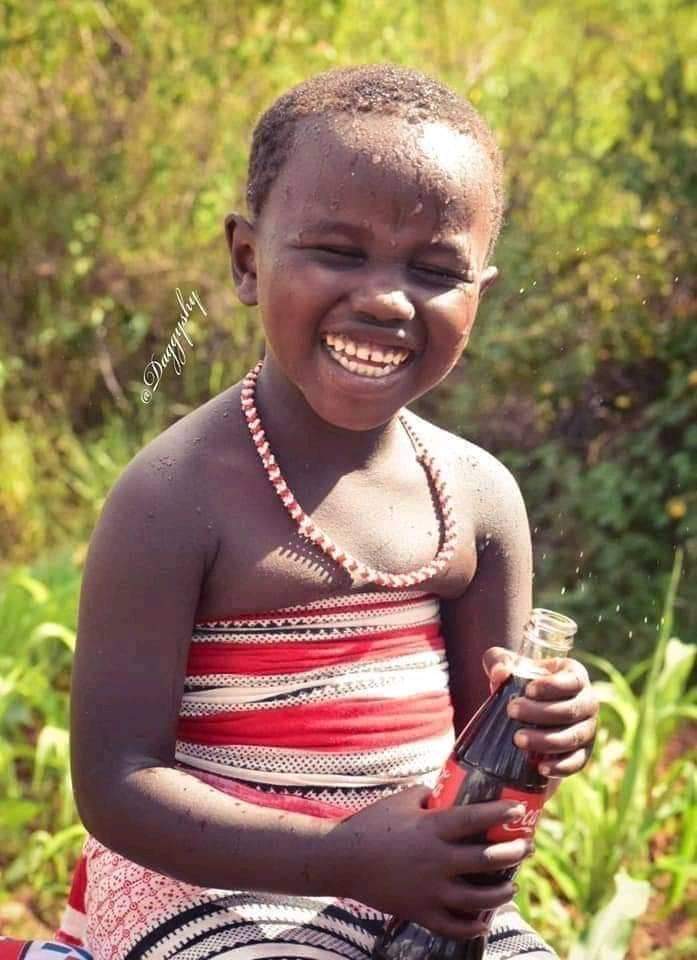 Lets make her famous until Coca Cola recognise her
<a href="/daddyhope/">Hopewell Chin’ono</a>  @efie41209591 <a href="/Sophie_Mokoena/">Sophie Mokoena</a> @itsjusttw1tter