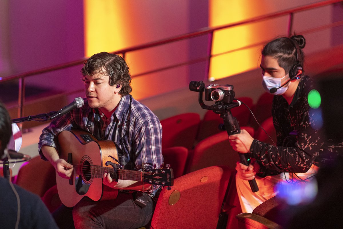 EscuelasdeRock's tweet photo. Viajamos hasta el bello Teatro Cervantes de #Valdivia para sumergirnos en #MareaRock y escuchar las canciones de #DelMonteAlMar. Sintoniza vía https://t.co/I6J6w7popL / fanpage FB de @EscuelasdeRock y @rockaxisoficial / @RitoqueFM https://t.co/2IXwpI3kCE