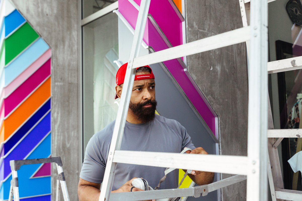 Troystudio's tweet image. "I have become particularly interested in human-to-human interaction and biased prejudgments based upon first encounters. These unconscious perceptions often shape inaccurate images of communities, cities, and the strangers we pass by every day. " #TroySimmons #Miami #Wynwood