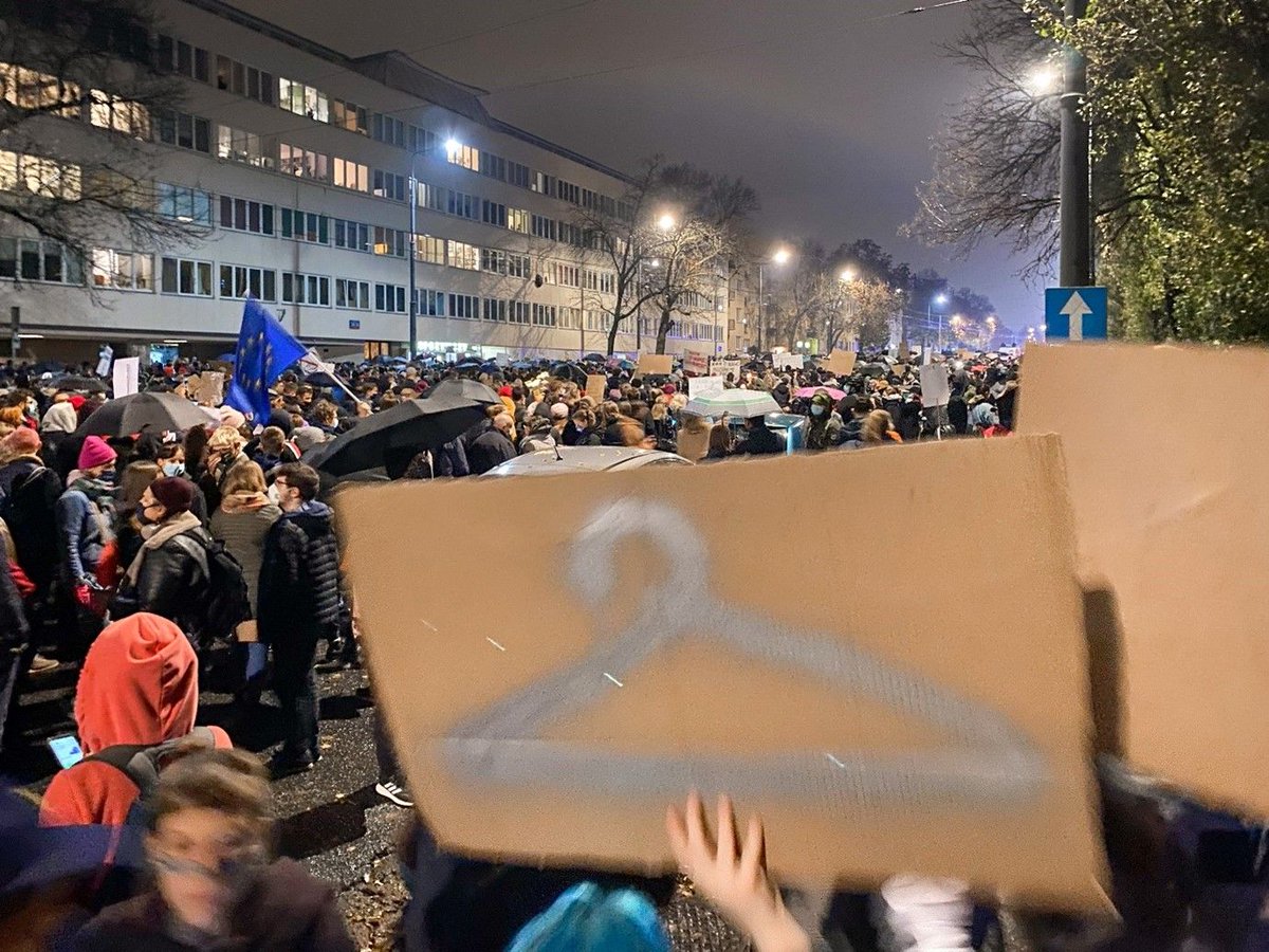 DiscoverSoc's tweet photo. What does the decision of the Constitutional Court mean for women’s Human Rights in Poland? #StrajkKobiet #AbortionWithoutBorders @UCLSSEES @UCLSociology @UCL_EI @hfhrpl @BatoryFundacja @ISUJ_KRK #DS86 https://t.co/3e2Iu68gXy https://t.co/VsYW6bLs94