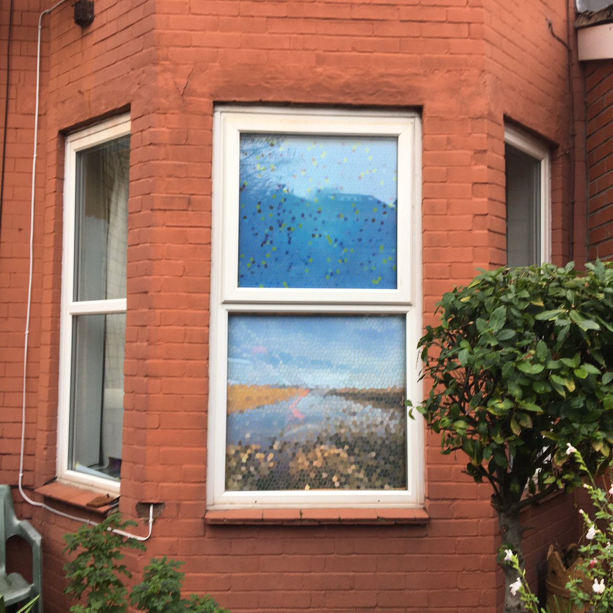 _jojitsu's tweet photo. From there, I travelled up to 50 Llanthewy Road... @AOTH_NP20 #AOTH2020 #arttrail #artsnewydd AND I snapped the feet of @shadey_tree too... 😊 https://t.co/QOXxHUlwG6