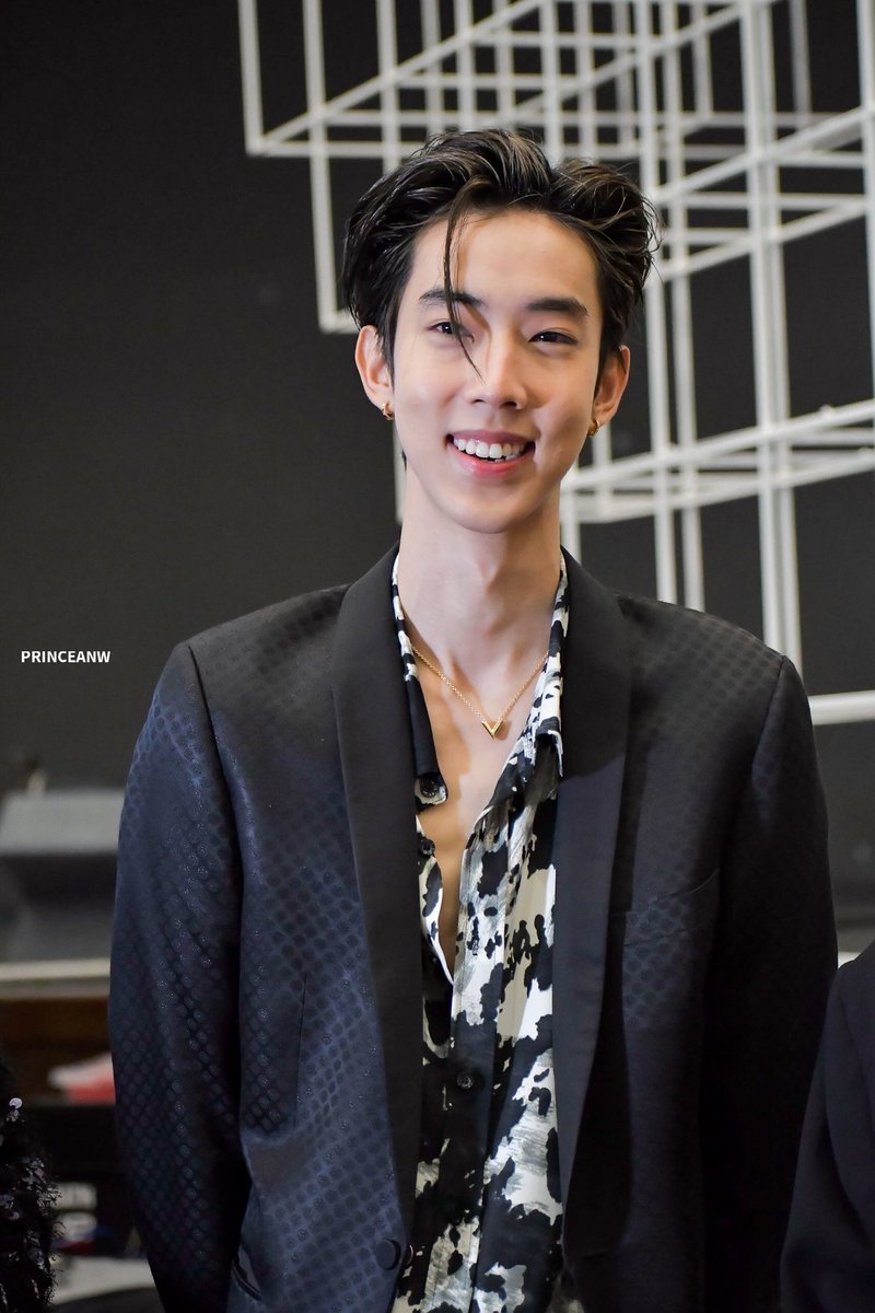Cream1613's tweet photo. ได้เจอพี่ๆซักที55หนูมีความสุขมากๆที่ได้เจอพี่ๆมีความสุขจนร้องกรี๊ดเลยก็ว่าได้55นี้เป็นครั้งแรกด้วยที่ได้เจอไว้รอบหน้าเจอกันใหม่นะเหลือพี่เซฟที่หนูยังไม่ได้เจอซักวันเราคงจะได้เจอกันนะพี่เซฟ@save_saisawat #saveg @sgsupatt @tartintinn #ต้าบูม @besevboom  
ขออนุญาตเจ้าของรูปด้วยนะ��ะ https://t.co/UJE1JuMGHF