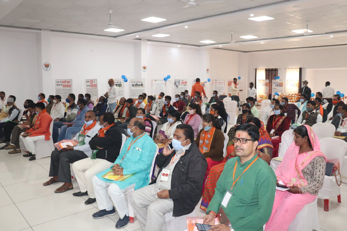 RitiPathakSidhi's tweet photo. भारतीय जनता पार्टी कार्यालय में विंध्यनगर मंडल के प्रशिक्षण सत्र मे राष्ट्रीय सुरक्षा एवं आत्मनिर्भर भारत के विषय पर कार्यकर्ताओं को सम्बोधित किया। https://t.co/vtBVCiIBit