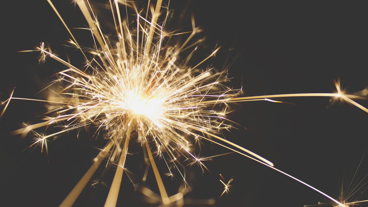 "La creatividad es pensar cosas nuevas. La innovación es hacer cosas nuevas."
-Theodore Levitt.