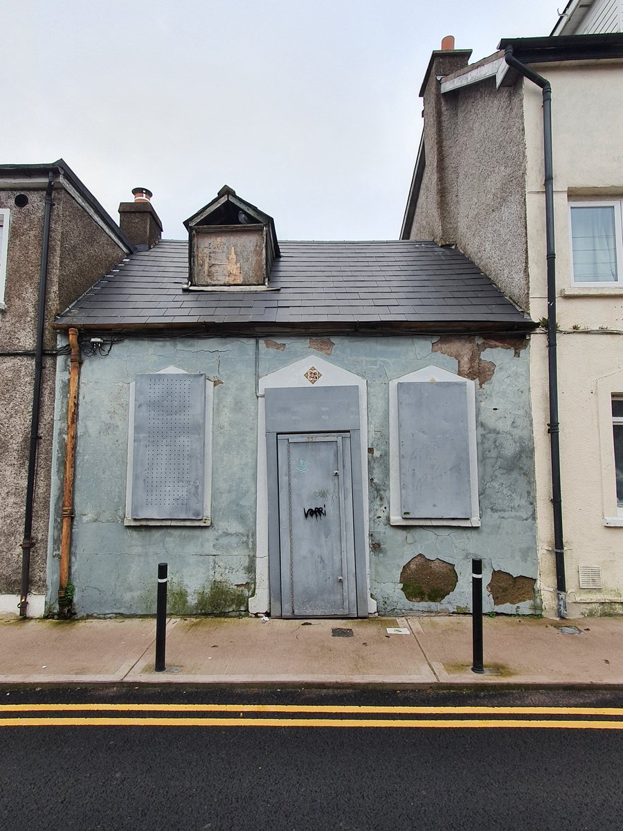 boarded up, another character house in Cork city, on the derelict list should be someone's homeNo.195  #HousingForAll  #respect  #regeneration