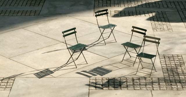 I like to print my work with  @thecopperhse, and they have a range of artists listed on their site, including Dorje de Burgh,  @BaumbachKathrin,  @ConorHorgan, David Thomas Smith, and  @BarryMcCallFoto  https://www.thecopperhousegallery.com/artists/discipline/185/