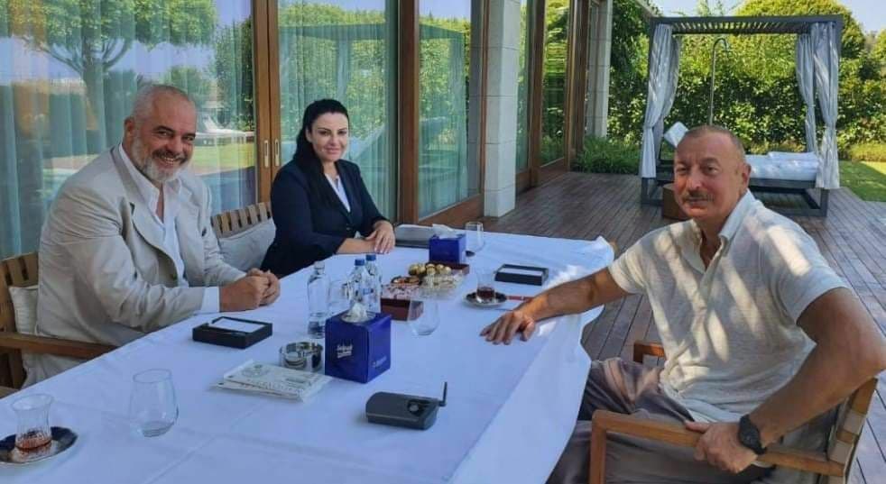 Kornelij tweet media