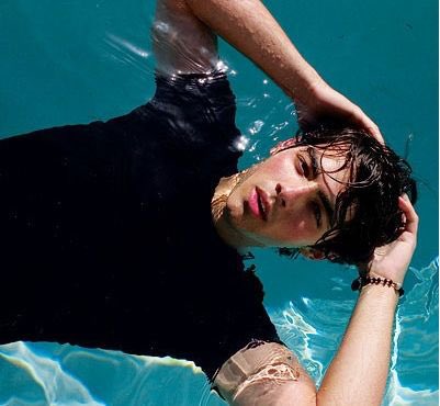 Someone pushed me in but at least I looked cool! Congrats on the amazing single @permanentkissx 

#NewRulesSH