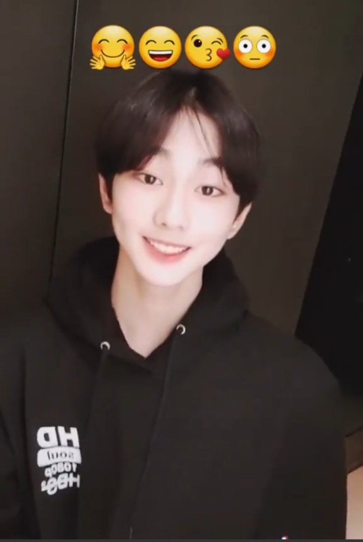 ValeJk8's tweet photo. A solo un dia de que mis poderosísimos ENHYPEN debuten 
Foto sexy de Jungwon para hacer stream en el estreno de la canción #DayOneWithENHYPEN https://t.co/BODR95y6Ij