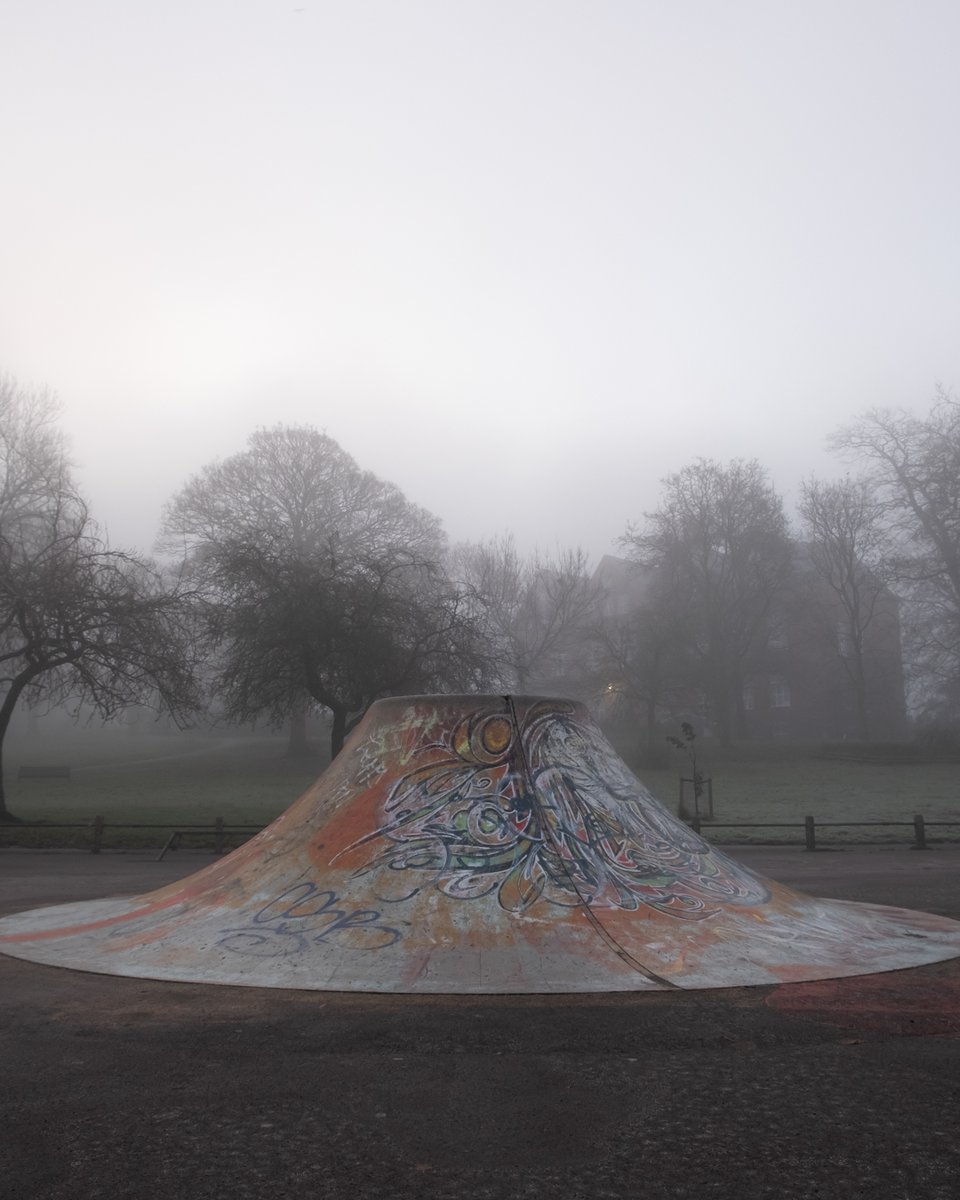 Early morning at my local park #quietandstill #foggy #StGeorgesPark #Bristol #SilentSkatepark 

instagram.com/p/CILulXODWRU/