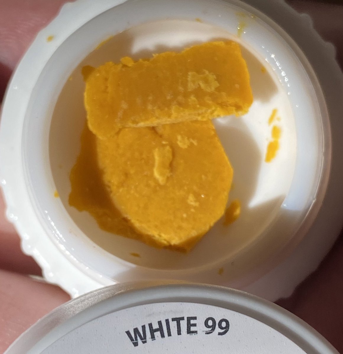 EmeraldZoo's tweet photo. Still enjoy the #White99 it’s smooth, has a clean yet flavorful exhale and the euphoria is superb. As far as pain management goes it’s superb. Like the the flower it’s relaxing and just feels Good. Low temps are extremely flavorful, higher temps are great #EZLikeSundayMorning https://t.co/pt6v2obGFg