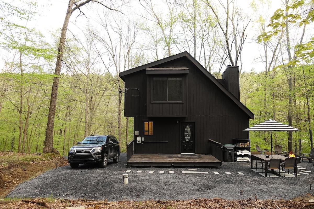 barndominium_us's tweet photo. Cabin in the woods on a different level https://t.co/C1hkLXL5kc