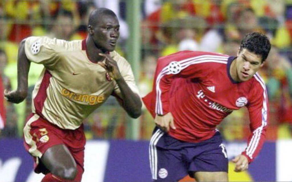 Oufdefoot's tweet photo. Nous venons d’apprendre la disparition de Papa Bouba Diop 🙏🏼🙏🏼🙏🏼
Respect pour ce joueur que nous avons adoré voir jouer avec Lens et avec le Sénégal 🇸🇳 
Nos pensées pour sa famille 🙏🏼 https://t.co/49N2suBPDE