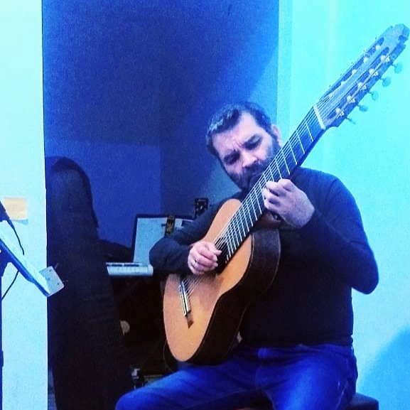 edwinsantafe's tweet photo. #NuevaFotoDePerfil #music #guitar #Salome https://t.co/TMylh4qDuw