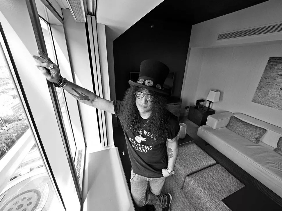 Slash_Germany1's tweet photo. @Slash in Bordeaux, France 2018 https://t.co/BdacaVbu0p