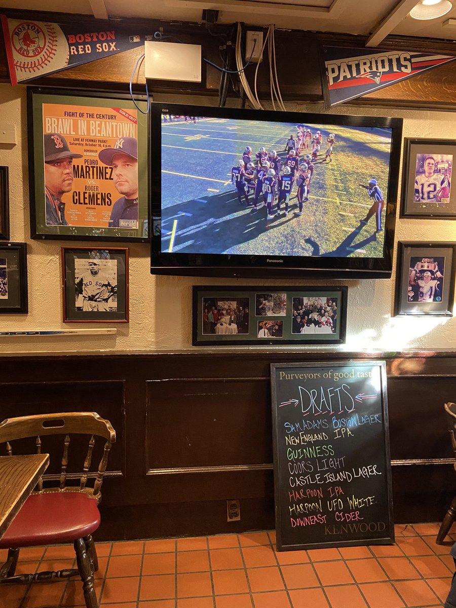 We’ve got the perfect spot for all of your Sunday football🍻#cheers #cheersboston #boston #patriots #footballsunday #sunday #football