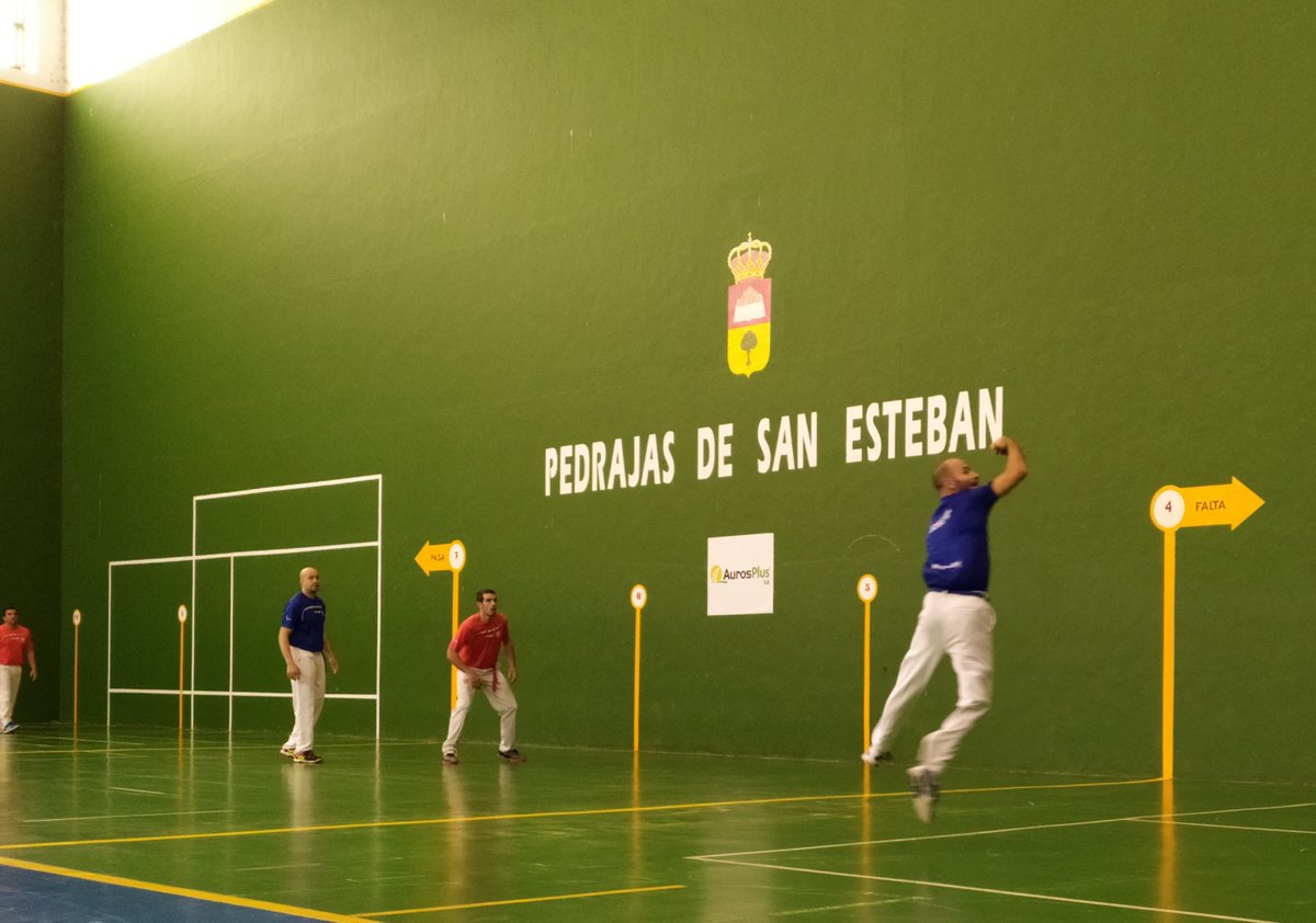 Fed_Pelota_CyL's tweet photo. LIGA DE CYL DE PELOTA A MANO - PEDRAJAS DE SAN ESTEBAN.
Definidas las semifinales de la Liga tras un final de infarto de la fase regular:
1ª SEMIFINAL: Cabrerizo II-Curto vs Galgo IV-Corredera.
2ª SEMIFINAL: Molina VII-Cabrerizo I vs Huerta-Nuevo.
@CulturaPedrajas https://t.co/gksy7CqldS