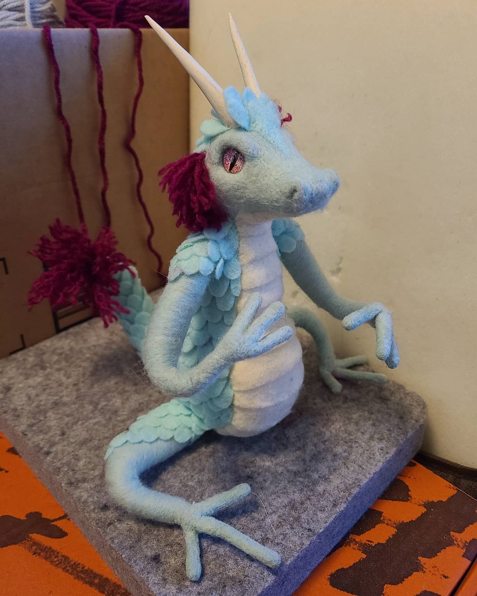 DesignBnb's tweet photo. Done with my desk buddy. Not sure what to name him.
#needlefelting #fiberart #fiberartist #toy #handcrafted #customtoy #creature #critter #feltedsculpture #posablefigures #feltedfigures #scales #deskbuddy https://t.co/Tore2BBkcf