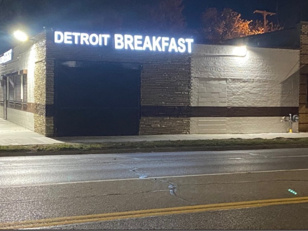 Coach_Cash_'s tweet photo. My stepdad opened a new restaurant. If you're on the eastside check it out. Detroit Breakfast: 9488 Conner, Detroit, MI 48213 3135713100 https://t.co/VjJDAhOGAm
