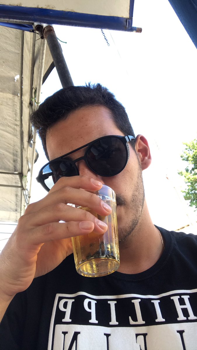 _angeloneto10's tweet photo. Tomando umas no melhor bar da City 🥰 Sombra, fresca e cerveja geladinha 🤩🤩🤩🤩 https://t.co/ZVrOk5oDwH