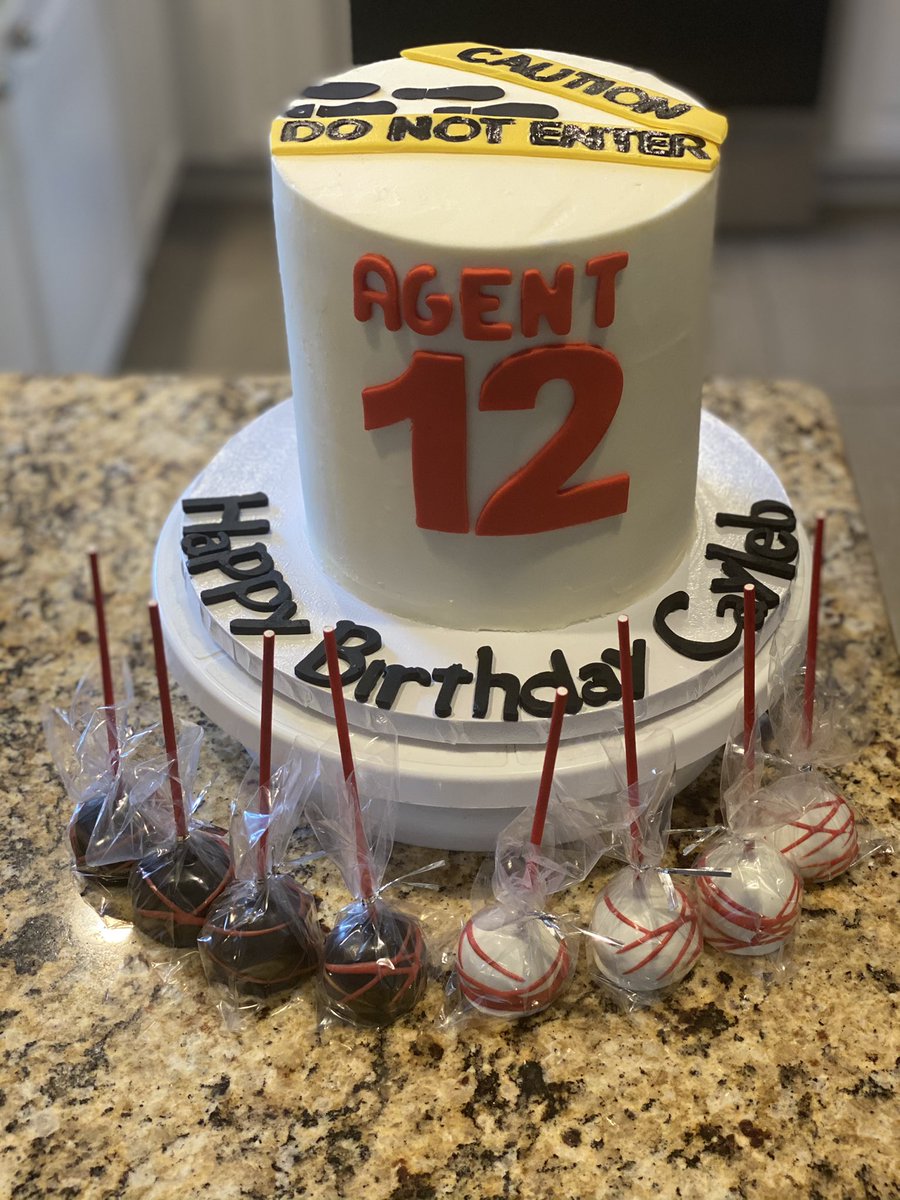 DessertsxDionne's tweet photo. Secret agent theme with matching cake pops! #vanillacake #atlantabaker #BlackOwnedBusiness https://t.co/SPxMSKeDTf