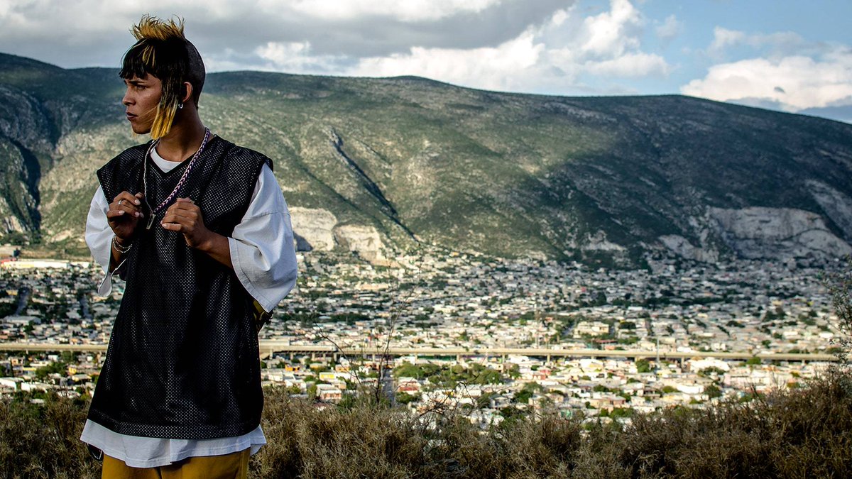 #YaNoEstoyAquí La película de Fernando Frías cuenta la historia de Ulises, quien debe escapar de México después de un malentendido con otra pandilla, que lo quiere muerto. La película ha sido celebrada en varios  festivales. Estas serían sus nominaciones: bit.ly/3lj11Rm