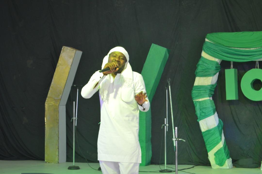 IamSocialMallam's tweet photo. Live Performance by Jeremiah Gyang.
Dan gata
#JOGAMA10
#TheDecadeExperience https://t.co/TVCsP01AHD