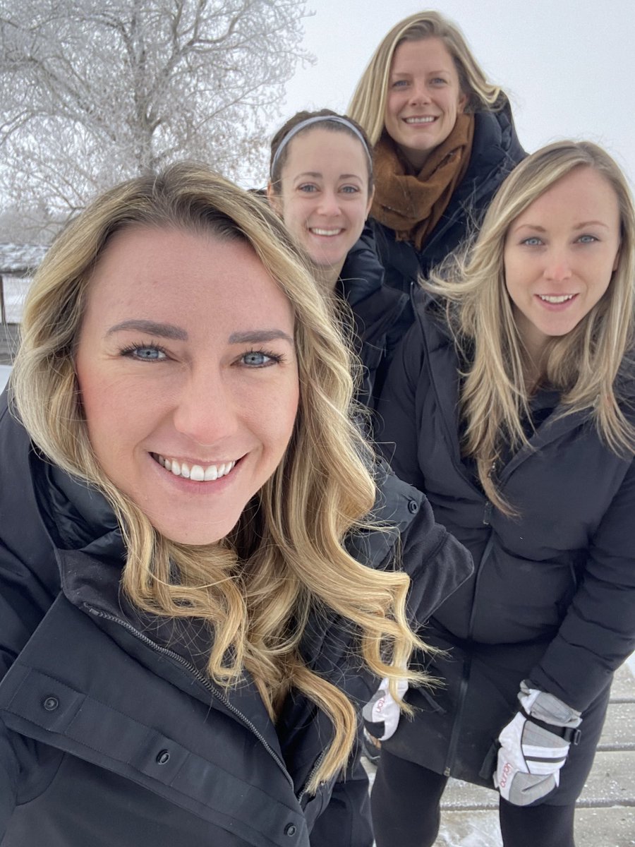TeamHoman's tweet photo. Anyone else getting a *little* more excited than usual for Christmas this year? 🎅🏼 Whether it’s sunny or snowing where you are, we hope everyone has a wonderful Sunday! https://t.co/mQ97UBRCeN