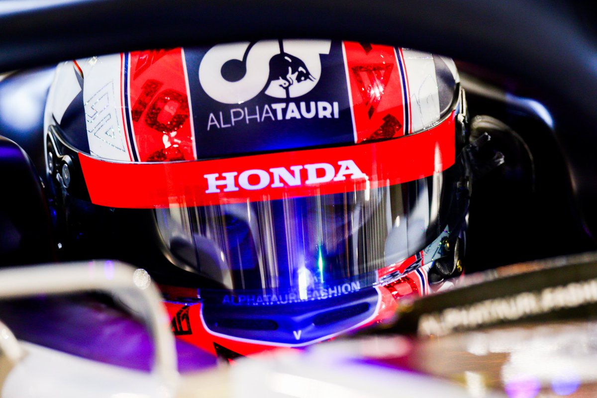 PierreGASLY's tweet photo. Thanks god @RGrosjean walked away from this horrible crash. 🙏🏼 Scary to watch... Very happy to finish P6 today, but it doesn’t feel that important on such day. Wish all the best &amp; speedy recovery to you buddy. @RGrosjean https://t.co/0Oilt1Tc4t