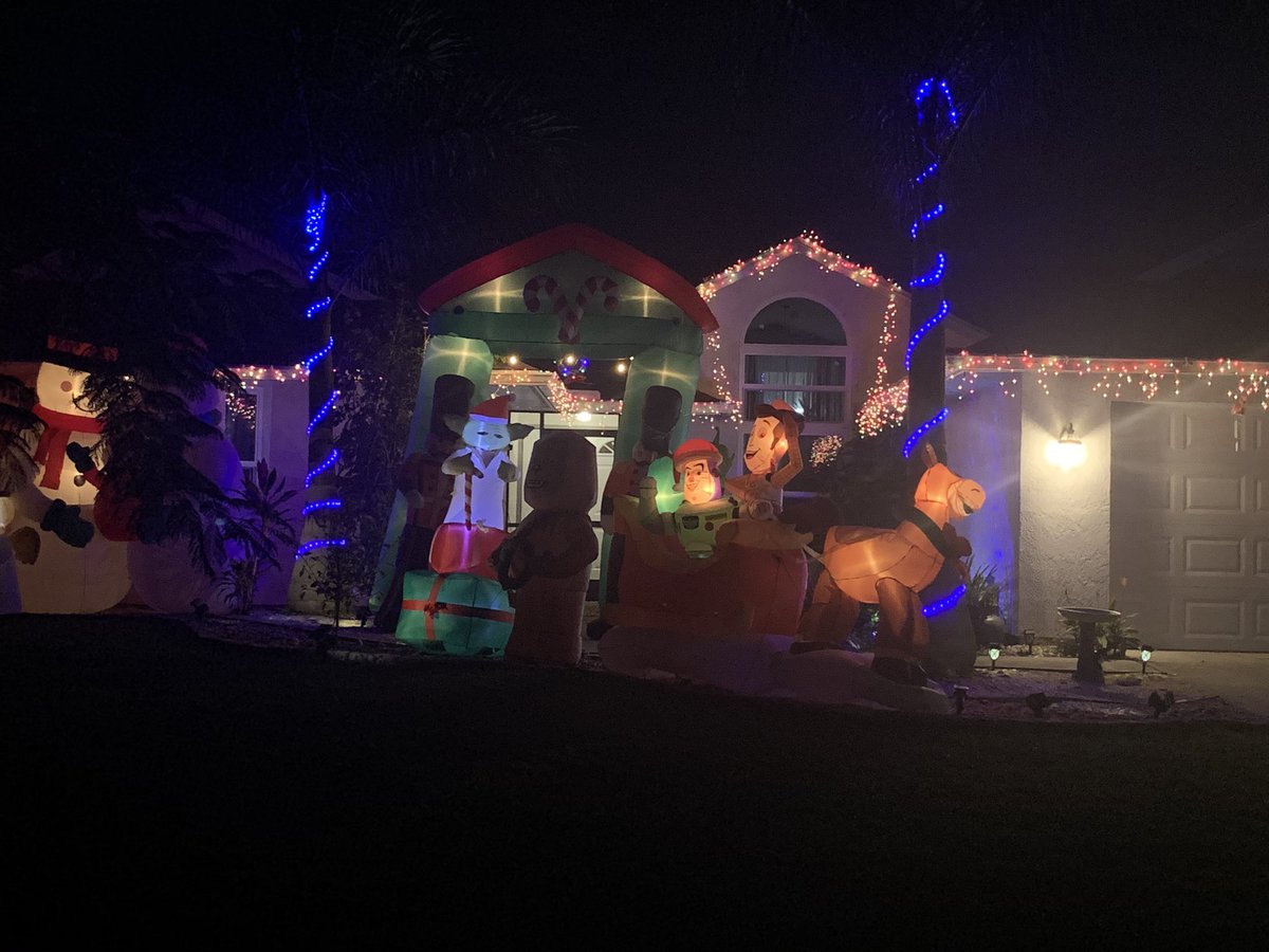 Kristin17C's tweet photo. Hopefully we will put up the finishing touches for our entry into #PSLinLights this year! Clarke is Working on a surprise, hope it works! 📽💡🔌🎄 @AntCalzadilla #YouseriousClarke https://t.co/29hdxxu55i
