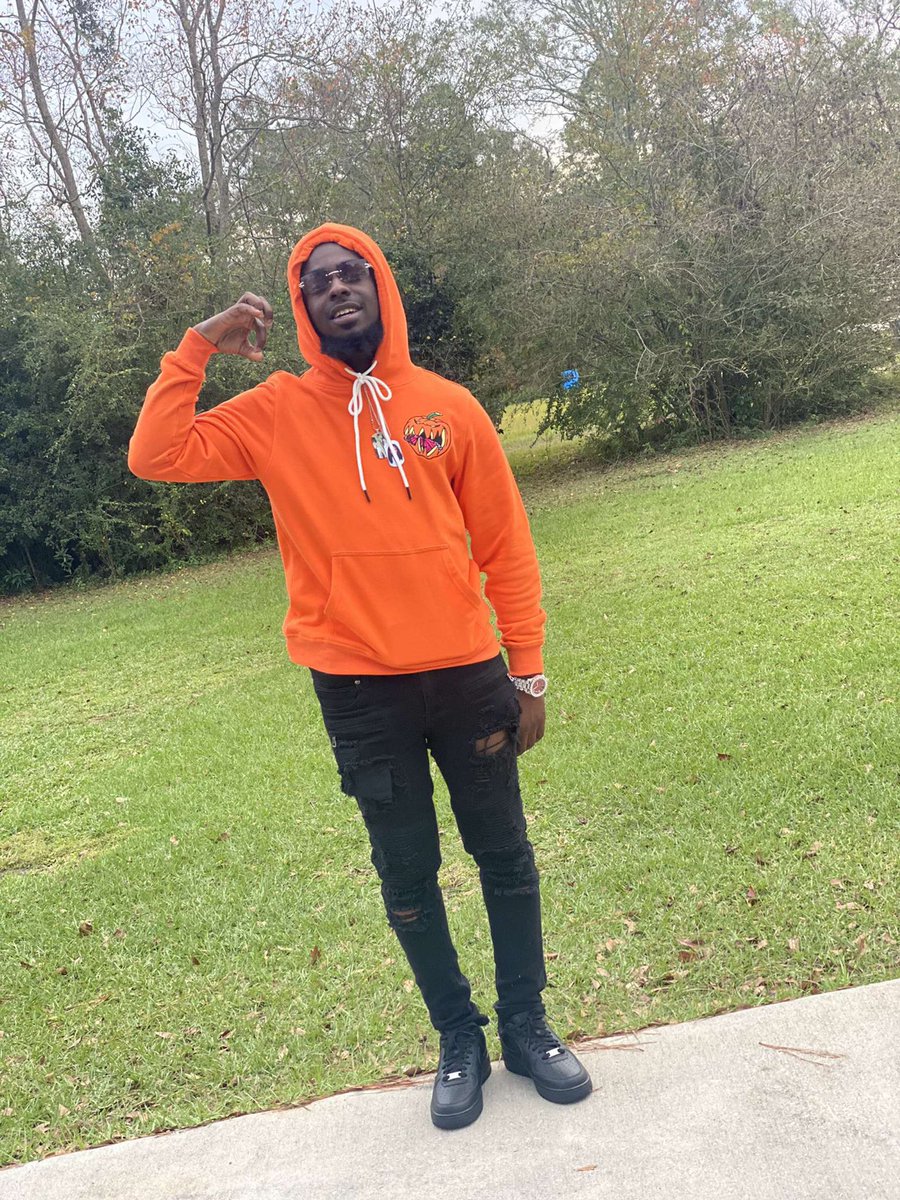 kidd_plate12's tweet photo. Been having evil thoughts I swear i seen a butterfly yesterday so I Kall It Laconstance #RestUpMama ❤️ https://t.co/jNNMwf4kOH