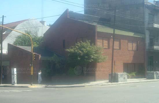 Foto: 9/2006. Terreno de 226 m² (17,58 m x 12,86 m). Brasil 2601, Parque Patricios.