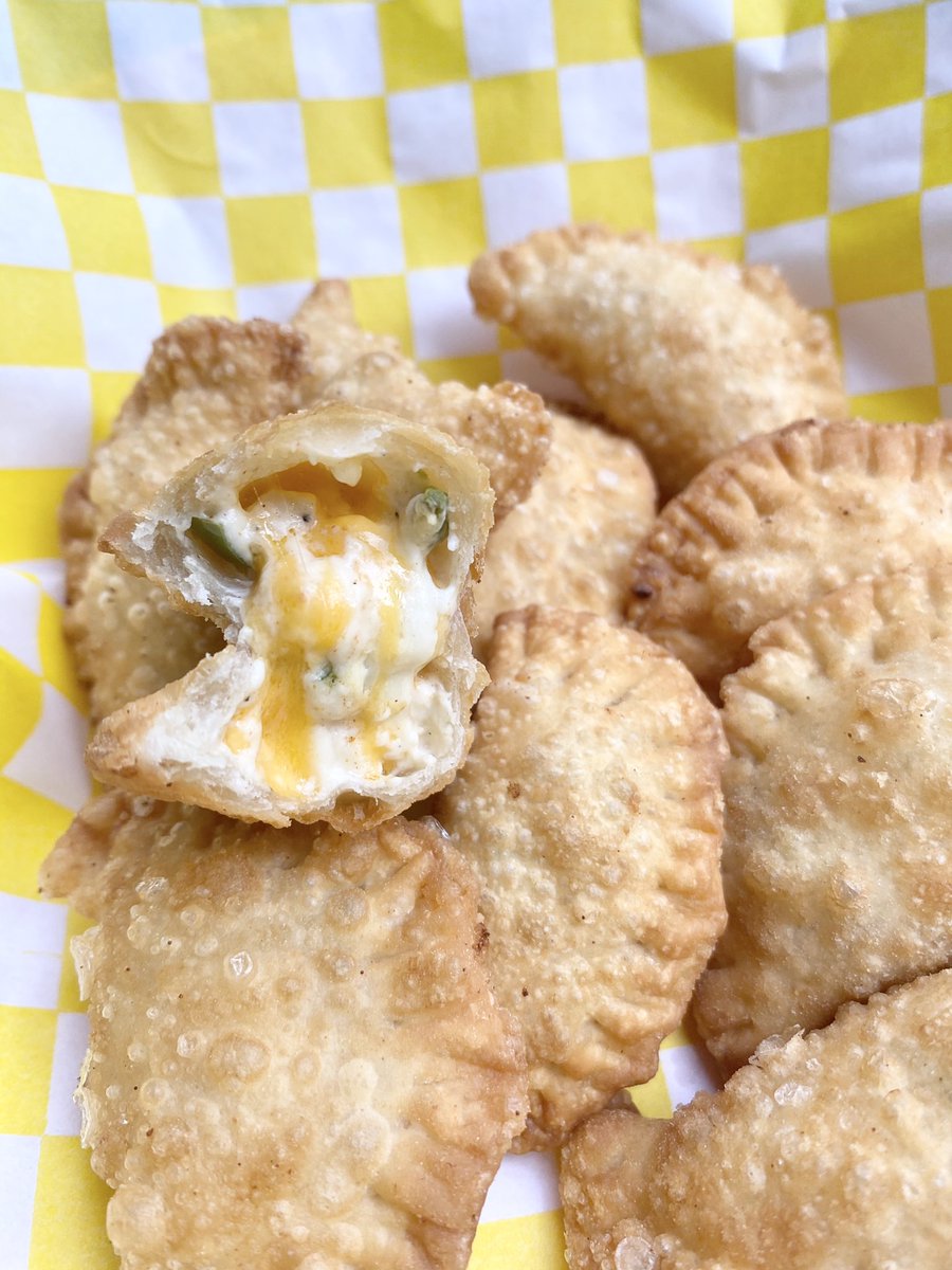 WickedNadas's tweet photo. Jalapeño Poppah Mini Empanada 
#spicy #cheesy #jalapenoes #food https://t.co/5q6p0OYJET
