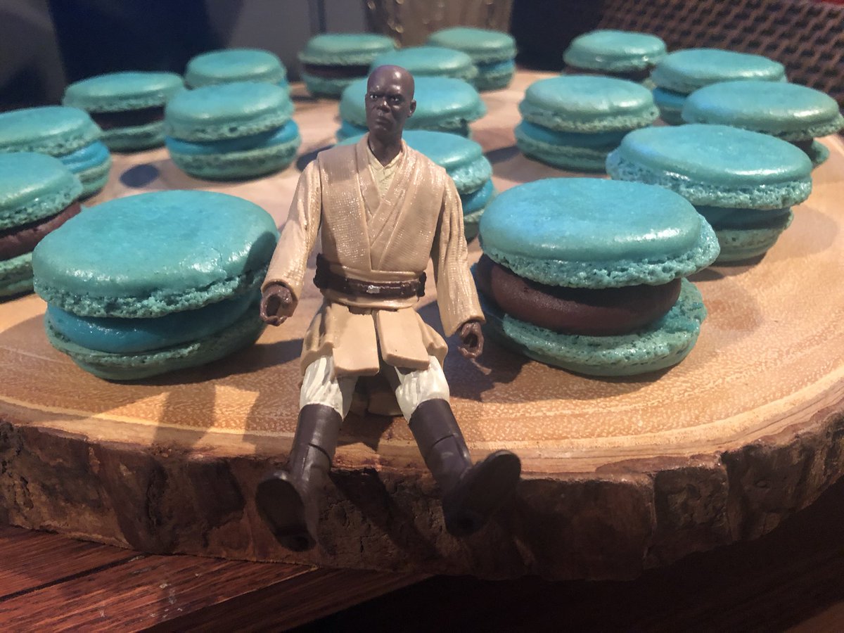 18CenturyCook's tweet photo. My best attempt at #Mandalorian Macarons. The key is to finely grind the Greedo. Master Windu agrees. https://t.co/0aWSJqPVjD