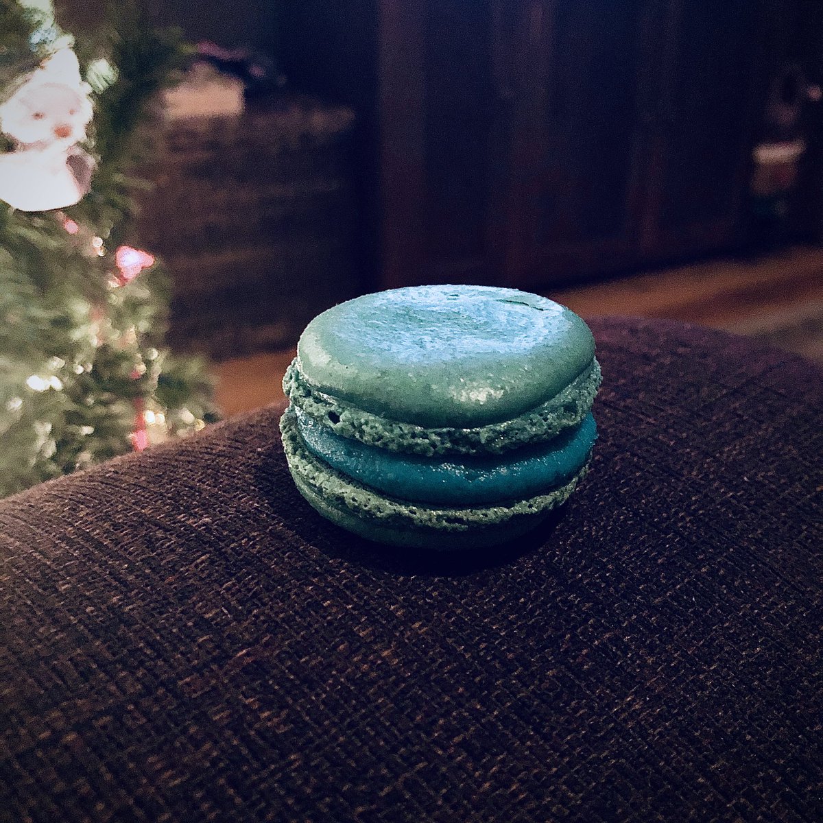 18CenturyCook's tweet photo. My best attempt at #Mandalorian Macarons. The key is to finely grind the Greedo. Master Windu agrees. https://t.co/0aWSJqPVjD