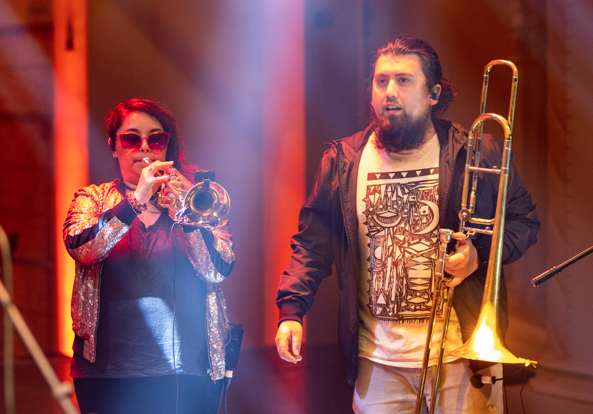 EscuelasdeRock's tweet photo. ¿Cerramos con fiesta el #MareaRock? No se diga más: es @LaTeruka para despedirnos del Teatro #Cervantes en este #Rockódromo2020. Quedan los últimos minutos! Súmate desde https://t.co/I6J6w7popL / fanpage FB de @EscuelasdeRock y @rockaxisoficial / @RitoqueFM https://t.co/Am5hjQ36lg