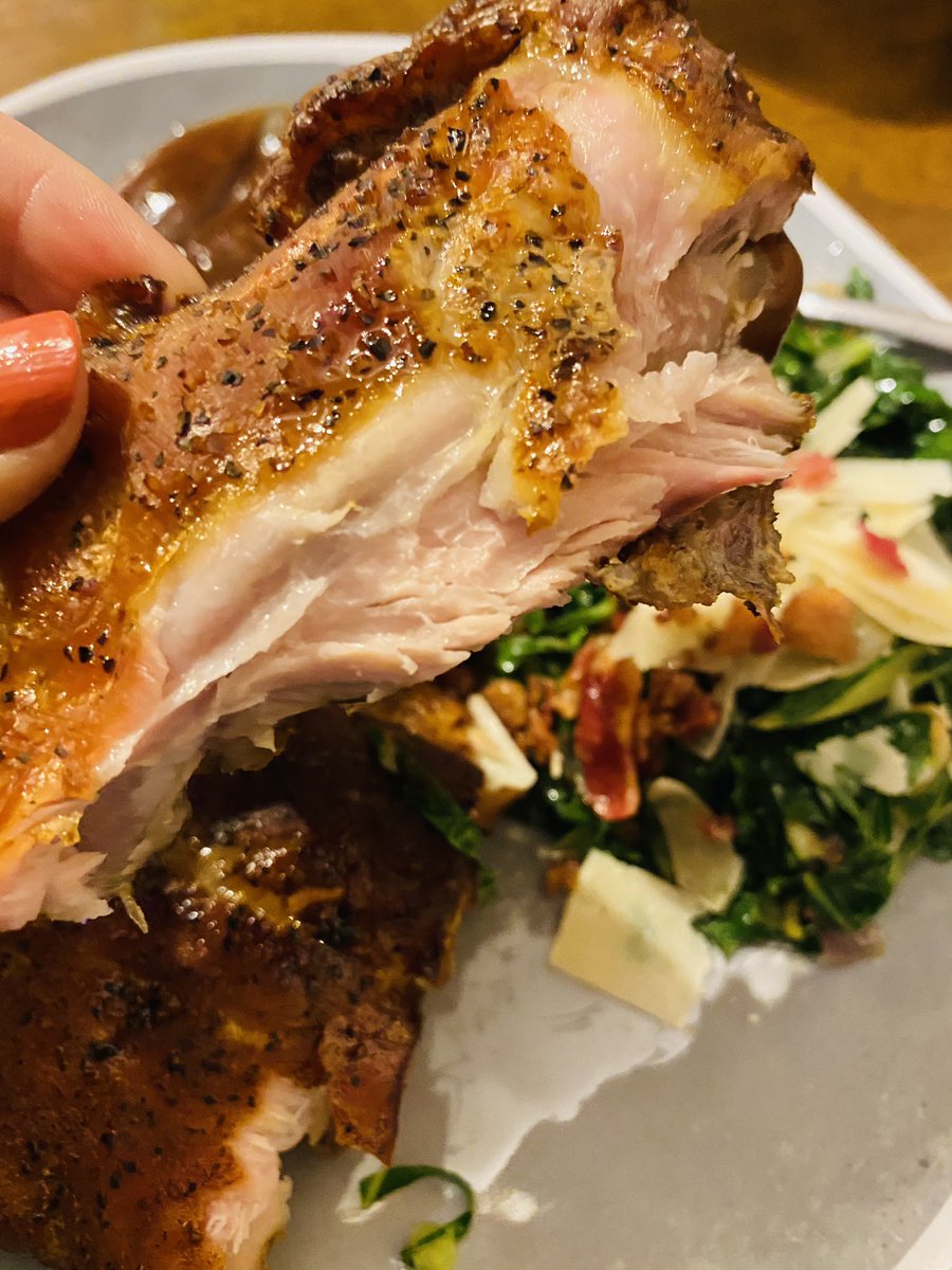 Mmmmm Mm! Ribs from the Smoker. Crispy coat on the outside but juicy inside. 5 hours in the smoker with cherry wood. 💥
A side of pan-fried shredded collard greens cooked in bacon grease and topped with bacon and parm. Bright, fresh, savory. Lordy!
#keto #babybackribs https://t.co/YmTAlyugTn