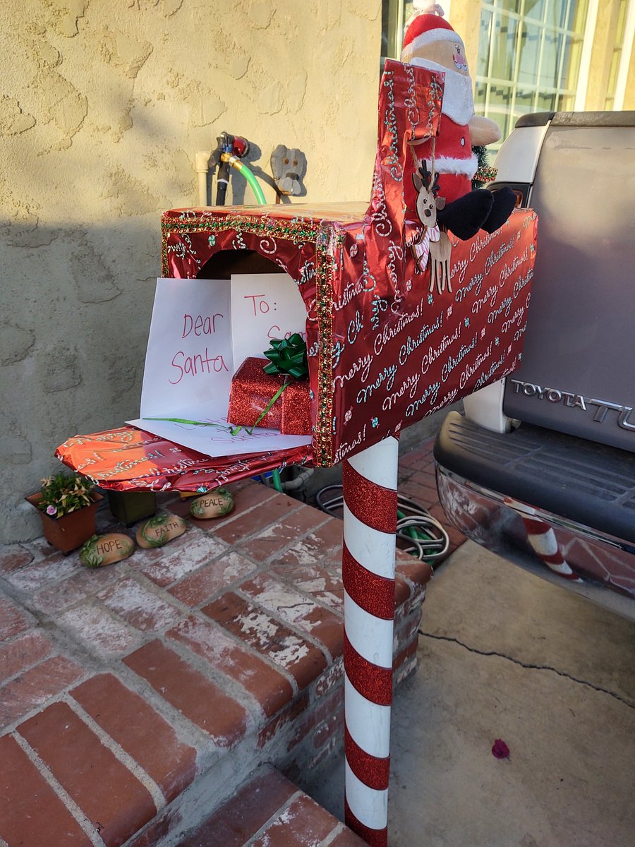 AndyVrenditions's tweet image. Inspired by a Letters to Santa Mailbox I saw at the store. Made my own using an empty @amazon box &amp;amp; some gift wrap paper! Red glitter ribbon was used for the candy cane pole. Topped it off with an old Santa stuffed toy &amp;amp; reindeer ornament! #DIY #MerryChristmas #quarantinefun #art