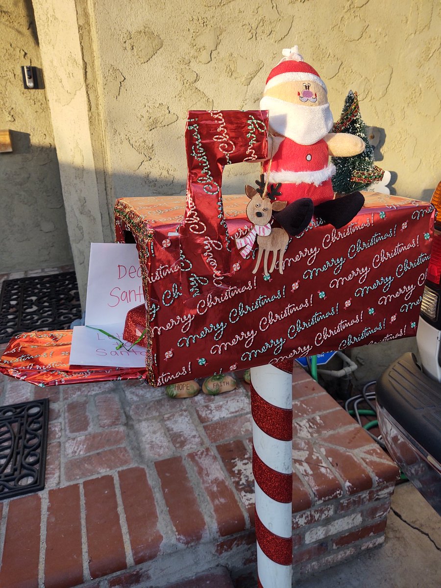 AndyVrenditions's tweet image. Inspired by a Letters to Santa Mailbox I saw at the store. Made my own using an empty @amazon box &amp;amp; some gift wrap paper! Red glitter ribbon was used for the candy cane pole. Topped it off with an old Santa stuffed toy &amp;amp; reindeer ornament! #DIY #MerryChristmas #quarantinefun #art