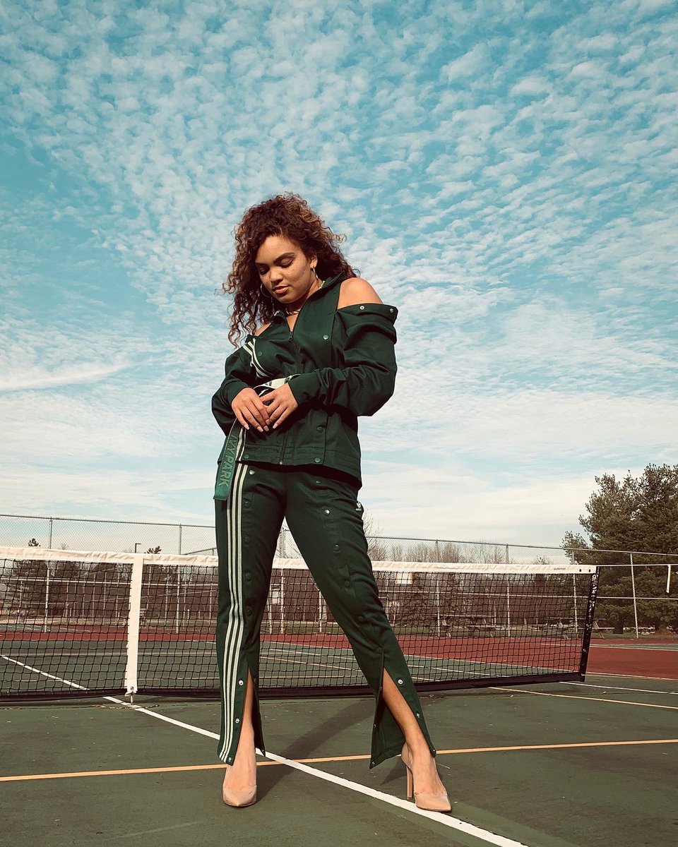 sydneyycollins's tweet photo. I’m obsessed w/ this outfit srry #IvyParkXAdidas https://t.co/pATBmywb6z