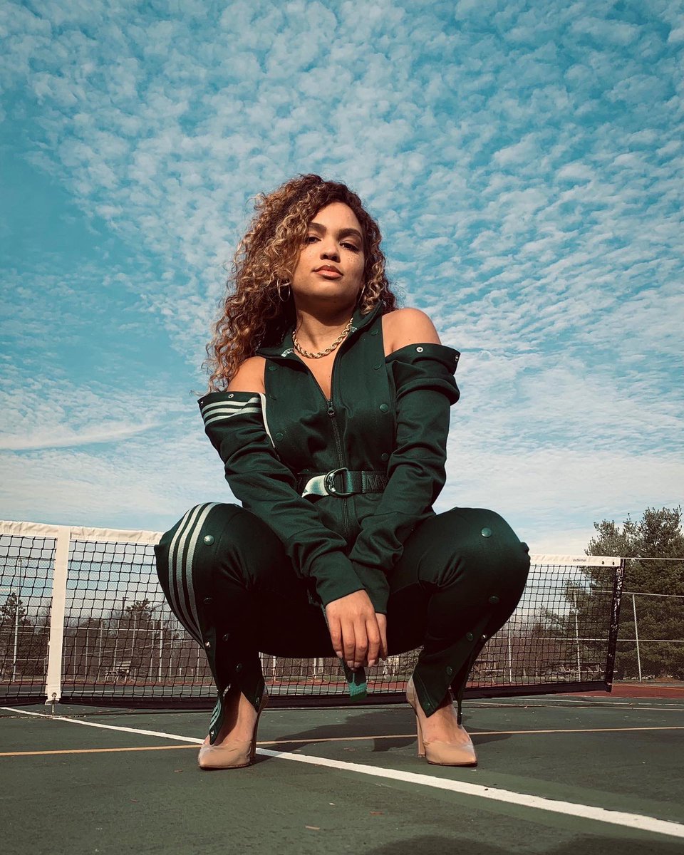 sydneyycollins's tweet photo. I’m obsessed w/ this outfit srry #IvyParkXAdidas https://t.co/pATBmywb6z