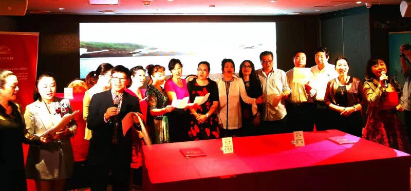 Australia: In November 2020, diverse united front figures attend sponsorship agreement signing between Swan Wines and united front arts group Australian Yellow River Chorus 澳黄河合唱团 https://web.archive.org/web/20201130001244/https://www.sydneytoday.com/content-102046643293009