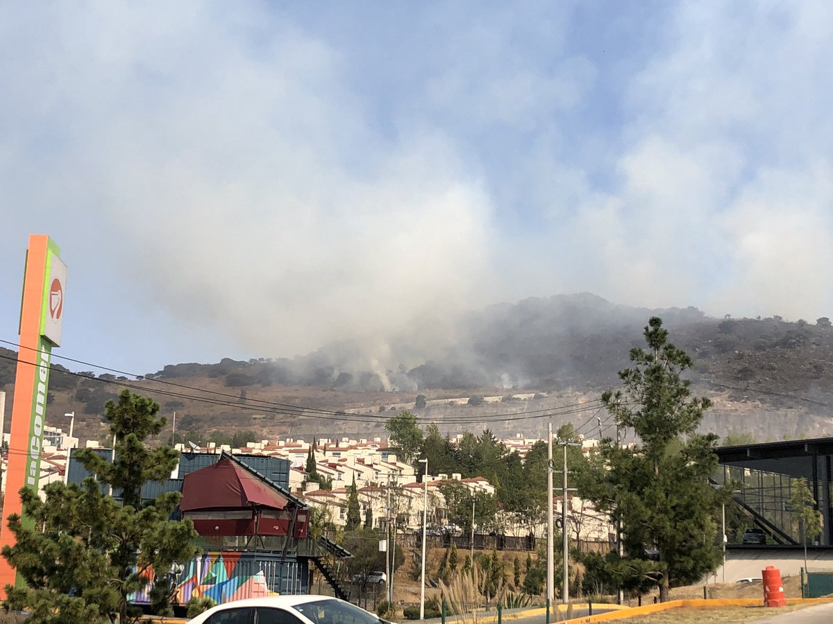MarioBorda's tweet photo. Incendio forestal muy cerca a nuestra casa #AtizapanDeZaragoza https://t.co/cPq3yssmbG