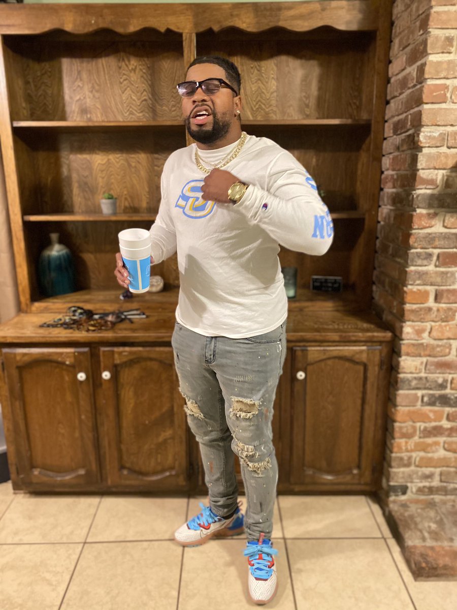 k00chaRAMa__'s tweet photo. Im so sick of "Farewells" and "R.I.P's" in the trenches yellin Gang Gang mob ties what I bleed dont claim to be a opp cause niggas die from that disease can I speak my mind can I breathe I been fooled by liars and thievesโผ๏ธ๐๐ต #ForeverSU #NikeReact #braidedupshawty https://t.co/pCfJNWZsgH