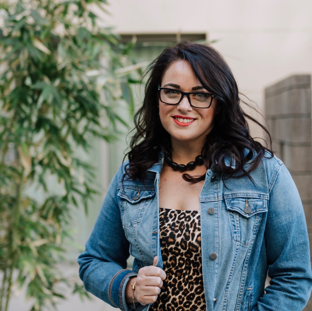 Meet our speakers 🎤

Emily Kund <a href="/emilykund/">Emily Kund</a> is an instructor who specializes in #datavisualization and #Tableau fundamentals.
She is the founder of <a href="/thefringefest/">thefringefestival</a> and co-hosts the  <a href="/thetwpodcast/">thetwpodcast</a>.

Find out more about Emily here: themaplesquare.com/speakers/emily…