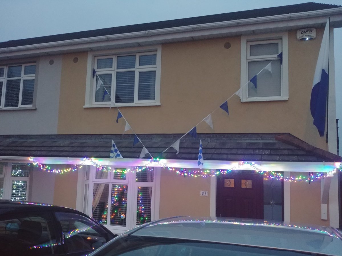 bonjo7's tweet photo. #Christmas lights up, #Waterford colours out ahead of the All Ireland Final. Must be 2020! #UpTheDéise #GetYourColoursOut https://t.co/RBGn5lezsl