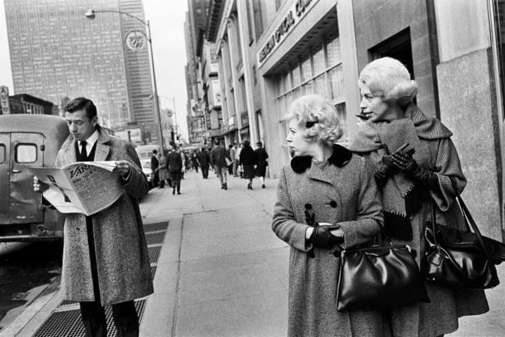 ale_EOK's tweet photo. Yves Montand, Fifth Avenue, #NewYork 1961. By #SteveShapiro 📸
Foto web. https://t.co/Cfno9aenyb