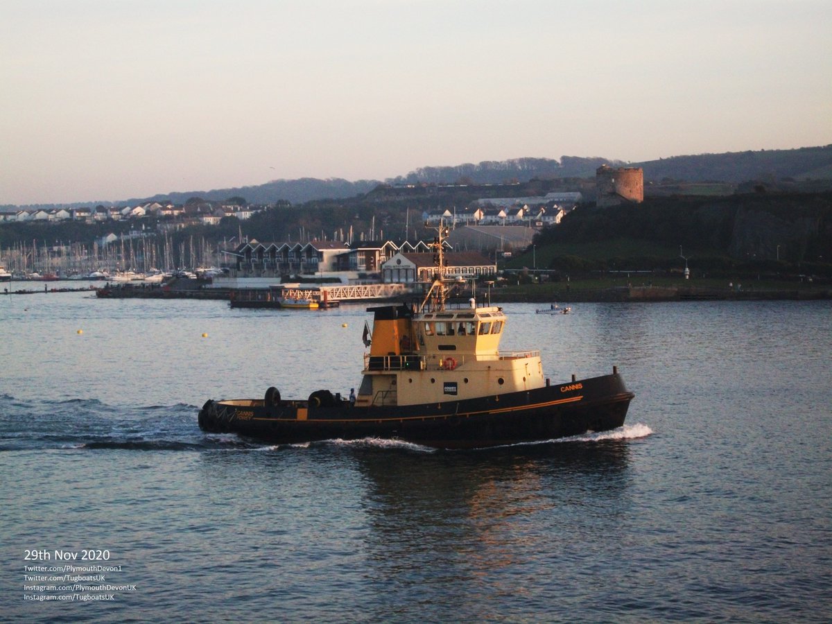 PlymouthDevon1's tweet photo. Tug CANNIS sailing through Plymouth's Cattewater this afternoon, past Mount Batten in the background.
#CANNIS #TugCannis #tug #tugs #tugboat #tugboats #tugspotter #tugspotting #tugboatsuk #workboats #FoweyTug #MountBatten #Plymouth #Cattewater https://t.co/I1u6l5Jg9l