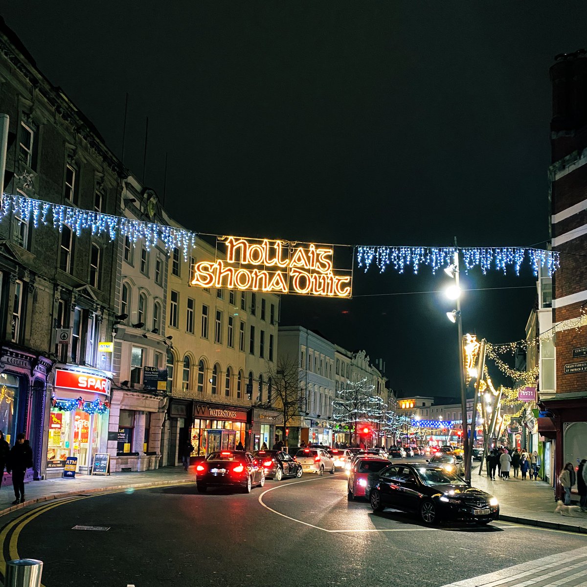 StephenRyanCork's tweet photo. Lovely atmosphere in town tonight, fingers crossed it continues throughout December with people supporting our local businesses as they reopen #shoplocalcork https://t.co/xNskkraf04
